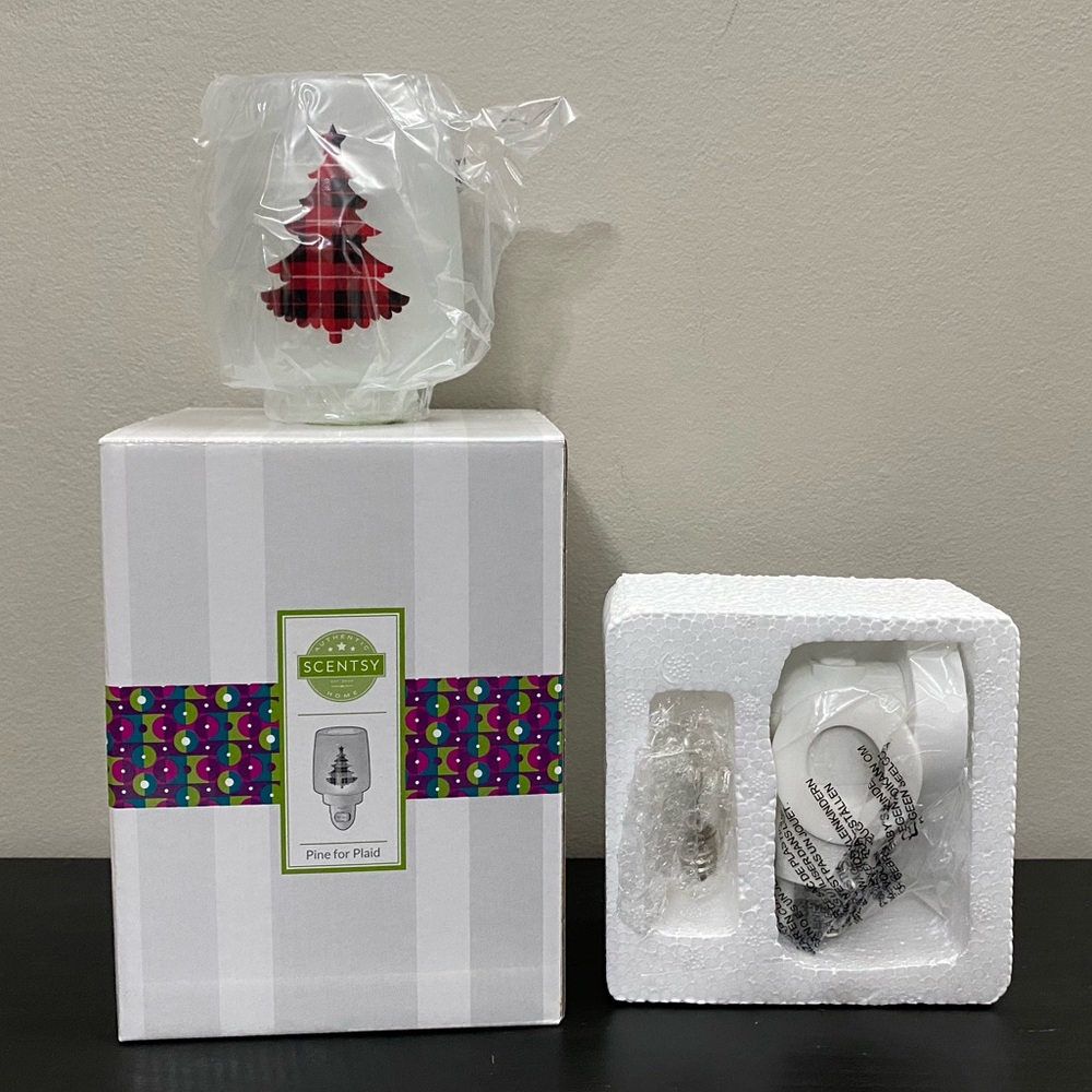 Scentsy Plug in Christmas winter pine for plaid warmer (NEW IN BOX)
